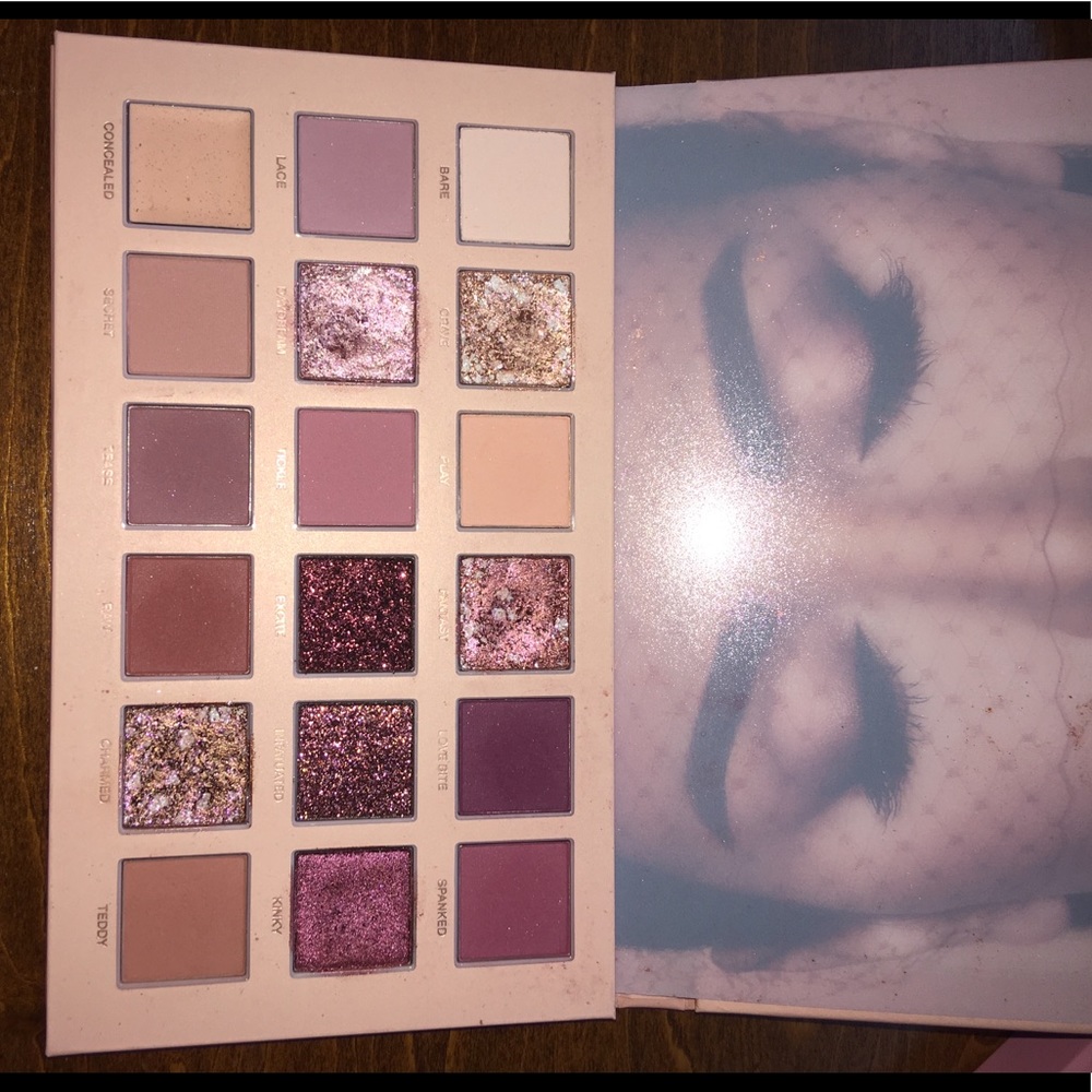 Huda Beauty New Nude Palette :)